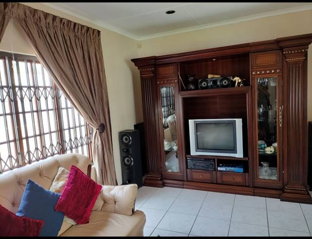4 BEDROOM FREEHOLD FOR SALE IN MONTANA PARK